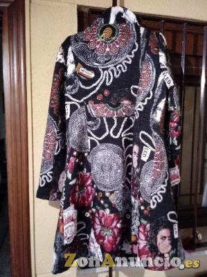 Abrigo marca Desigual